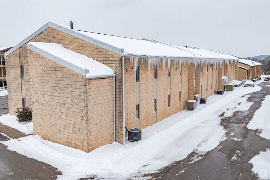401 Smith Dr, Cranberry, PA à louer - Photo du bâtiment - Image 3 de 4