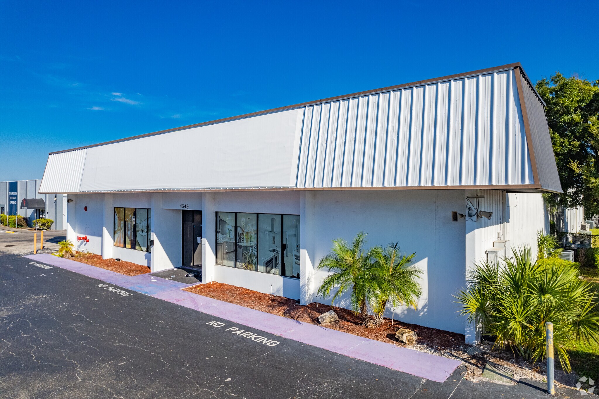 4543 W Hillsborough Ave, Tampa, FL à louer Photo principale- Image 1 de 7