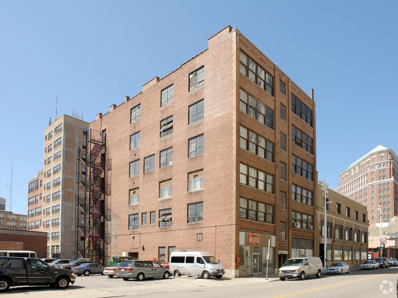 Downtown Development Portfolio portfolio of 7 properties for sale on LoopNet.ca - Primary Photo - Image 1 of 6