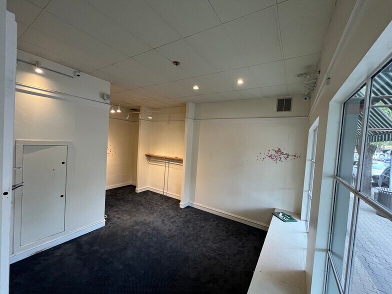 1309 Main St, Saint Helena, CA à louer - Photo intérieure - Image 3 de 12