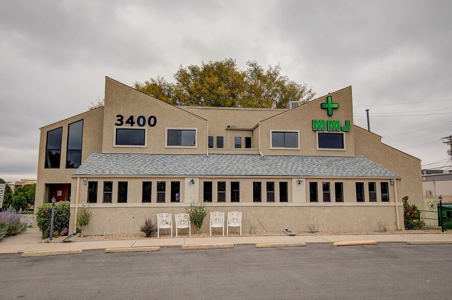 3400 S Oneida Way, Denver, CO à vendre - Photo du bâtiment - Image 3 de 28