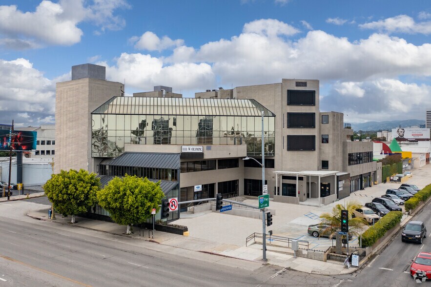 11111 W Olympic Blvd, Los Angeles, CA à louer - Photo du bâtiment - Image 1 de 18