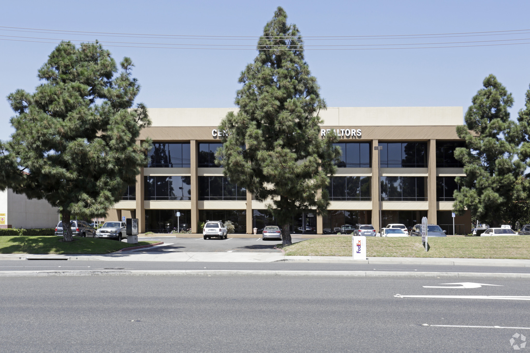 10061 Talbert Ave, Fountain Valley, CA à louer Photo du bâtiment- Image 1 de 4