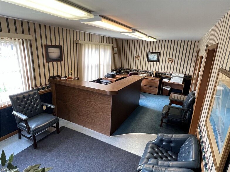171 Broad St, Conneaut, OH for sale - Lobby - Image 3 of 8