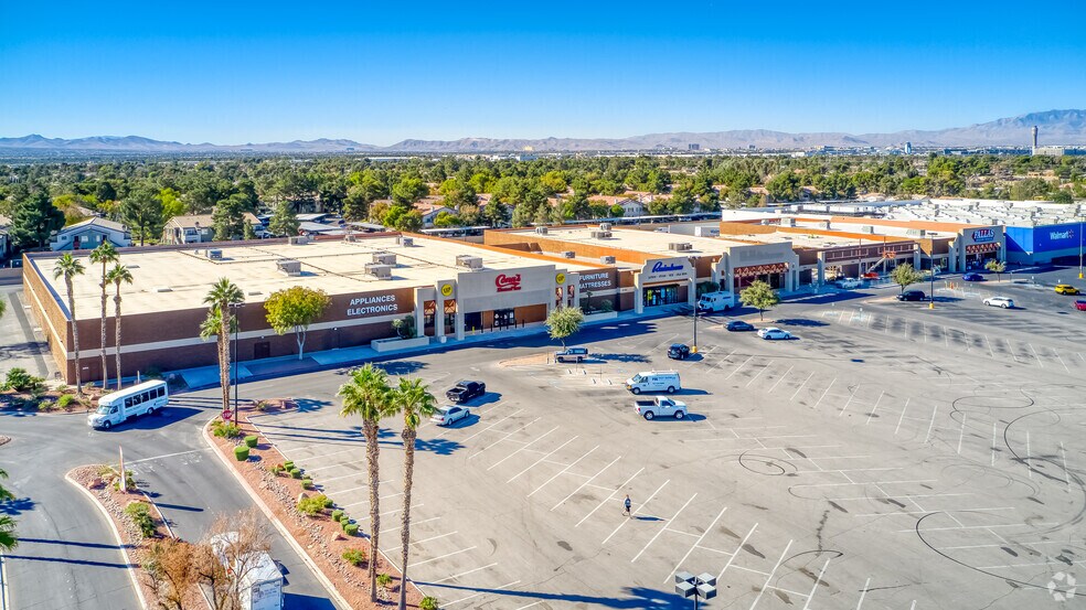 3025-3035 E Tropicana Ave, Las Vegas, NV à louer - Aérien - Image 2 de 3