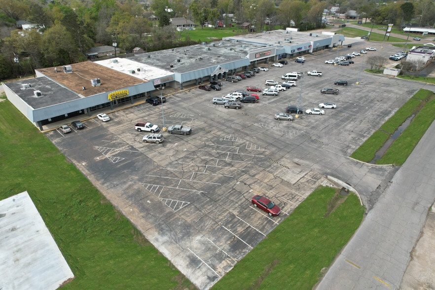 352-363 Moreau St, Marksville, LA for lease - Building Photo - Image 2 of 5