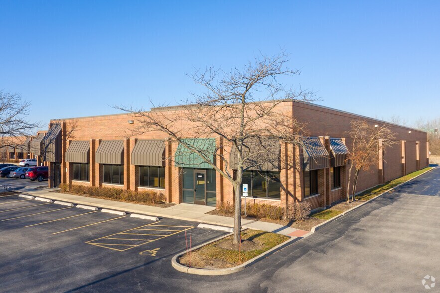 1367-1407 N Barclay Blvd, Buffalo Grove, IL à vendre - Photo du bâtiment - Image 3 de 7