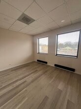 825 Green Bay Rd, Wilmette, IL for lease Interior Photo- Image 1 of 3