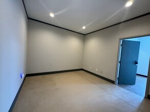 63 Schinger Ave, Ridgeland, SC for lease Interior Photo- Image 2 of 7