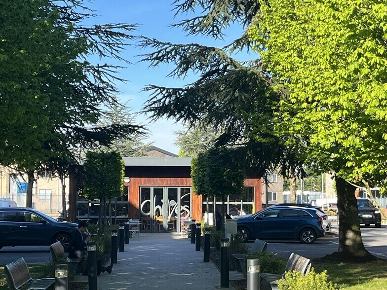 Fieldhouse Ln, Marlow à louer - Photo du bâtiment - Image 2 de 29