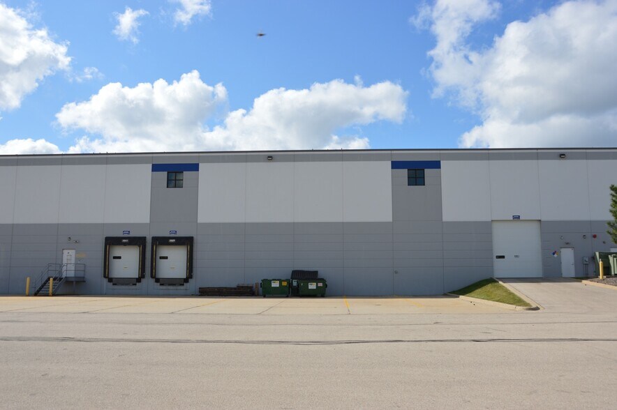 901-907 Wesemann Dr, West Dundee, IL à louer - Photo du bâtiment - Image 2 de 5