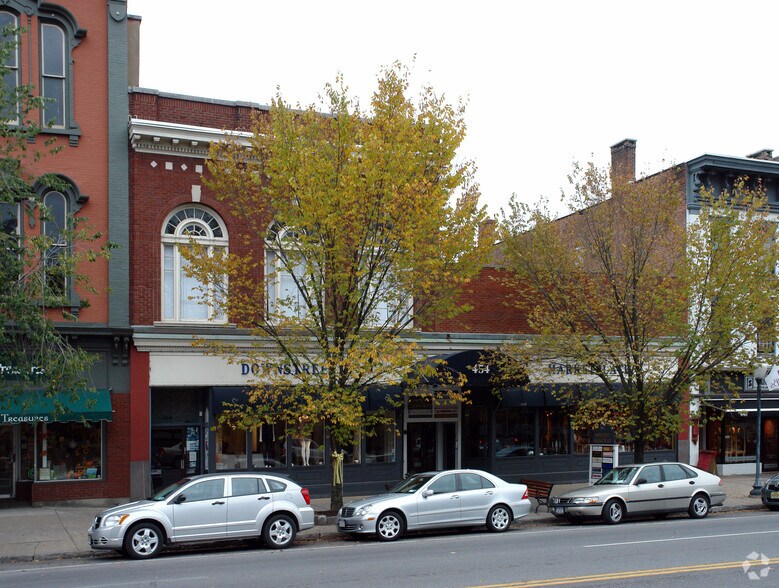 454 Broadway, Saratoga Springs, NY à louer - Photo du bâtiment - Image 2 de 5