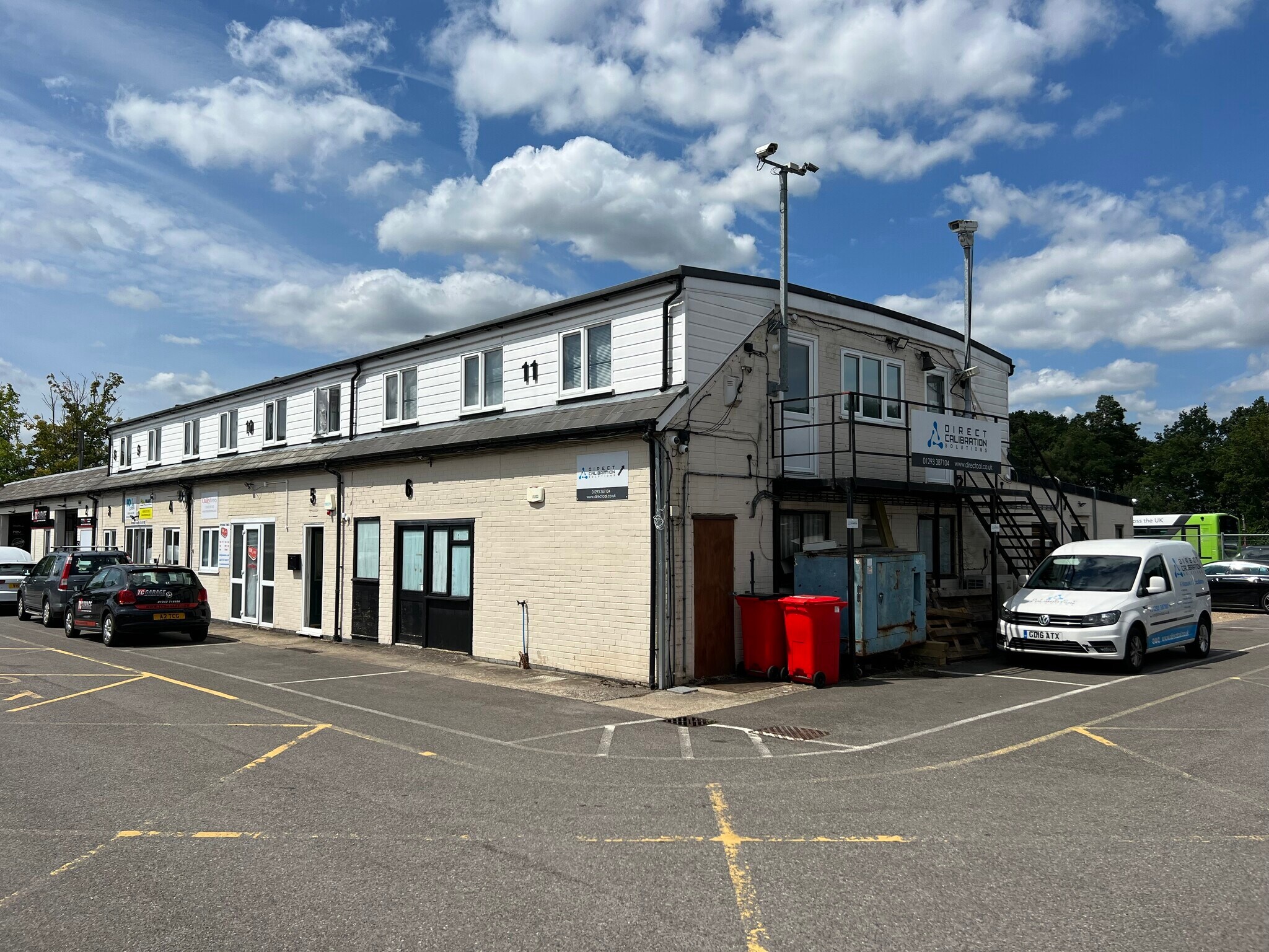 Effingham Rd, Copthorne à louer Photo du bâtiment- Image 1 de 3
