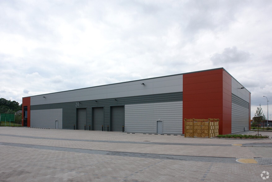 24 Quadrant Ct, Greenhithe à louer - Photo du bâtiment - Image 2 de 4