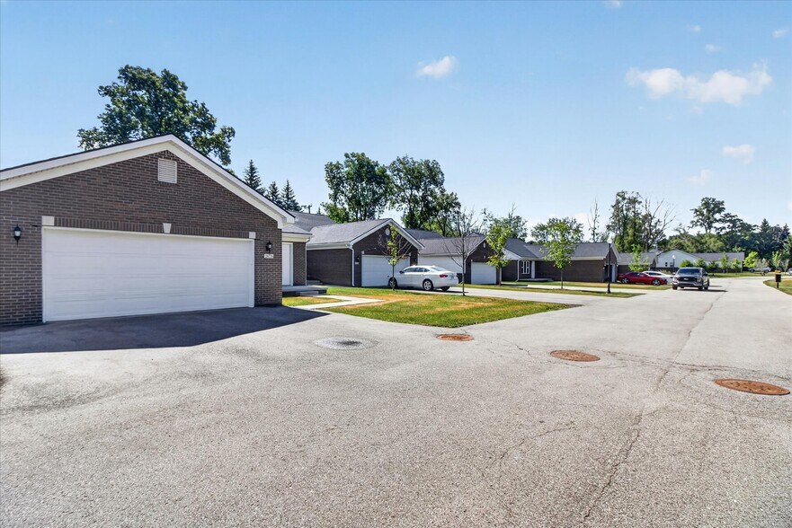 26640 Orchard Lake Rd, Farmington Hills, MI à vendre - Photo du bâtiment - Image 3 de 13