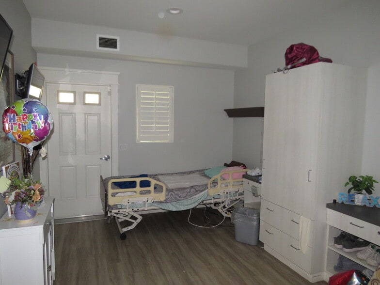 301 N Montgomery St, Ojai, CA à vendre - Photo du bâtiment - Image 3 de 9