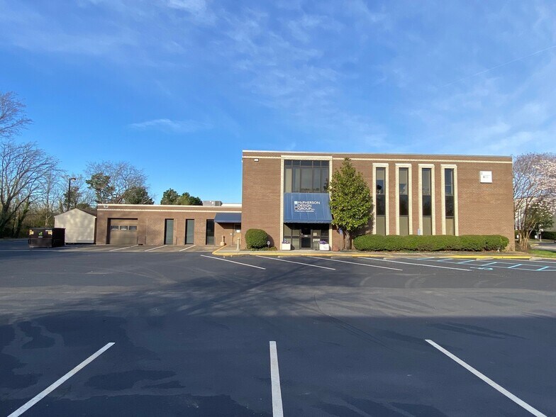 6371 Center Dr, Norfolk, VA for lease - Building Photo - Image 3 of 14