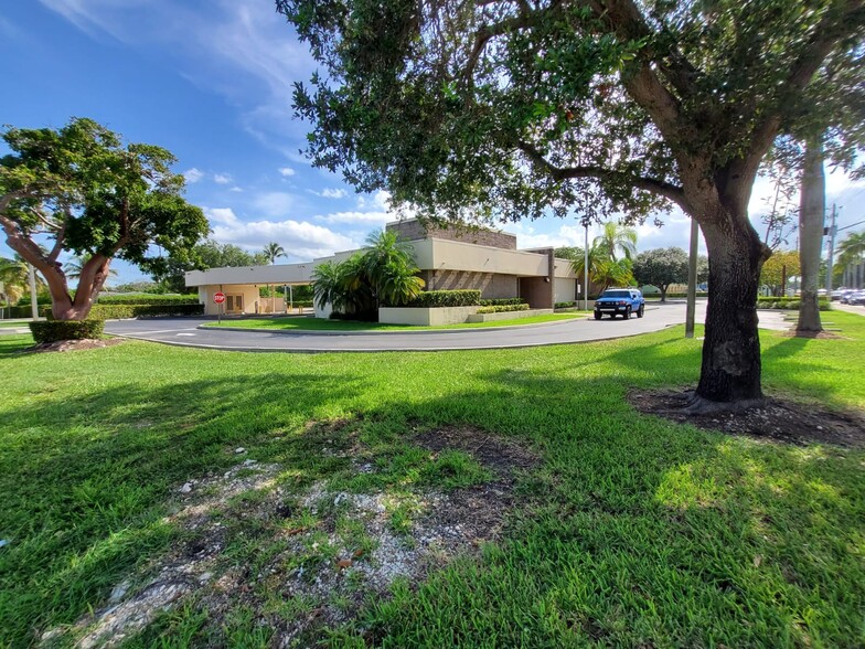 1750 NE 8th St, Homestead, FL for sale - Primary Photo - Image 1 of 36