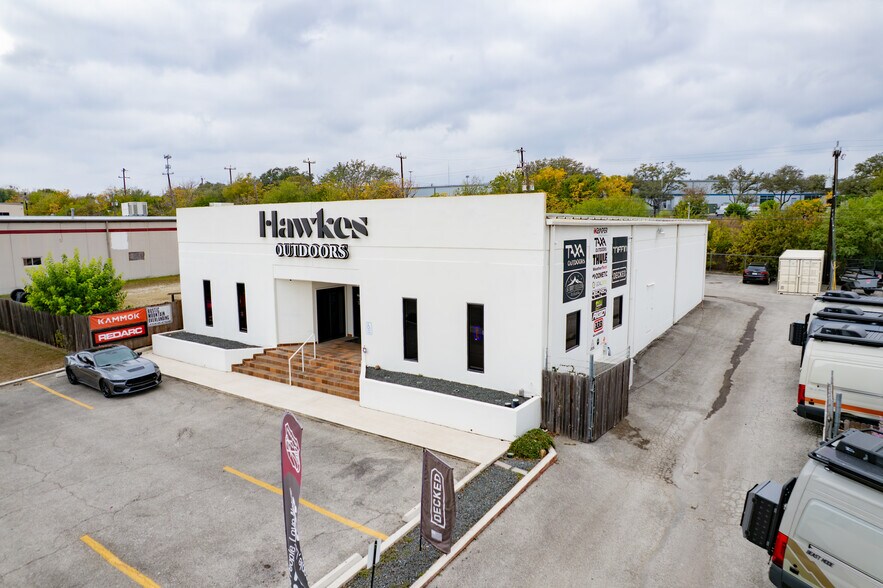 16135 College Oak Dr, San Antonio, TX à vendre - Photo du bâtiment - Image 3 de 21