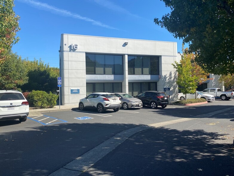 8 Digital Dr, Novato, CA à louer - Photo du bâtiment - Image 3 de 5