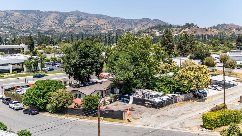 2010-2022 East portefeuille de 3 propriétés à vendre sur LoopNet.ca - Photo du bâtiment - Image 3 de 7