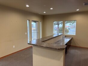 7015 W Deschutes Ave, Kennewick, WA for lease Interior Photo- Image 2 of 6