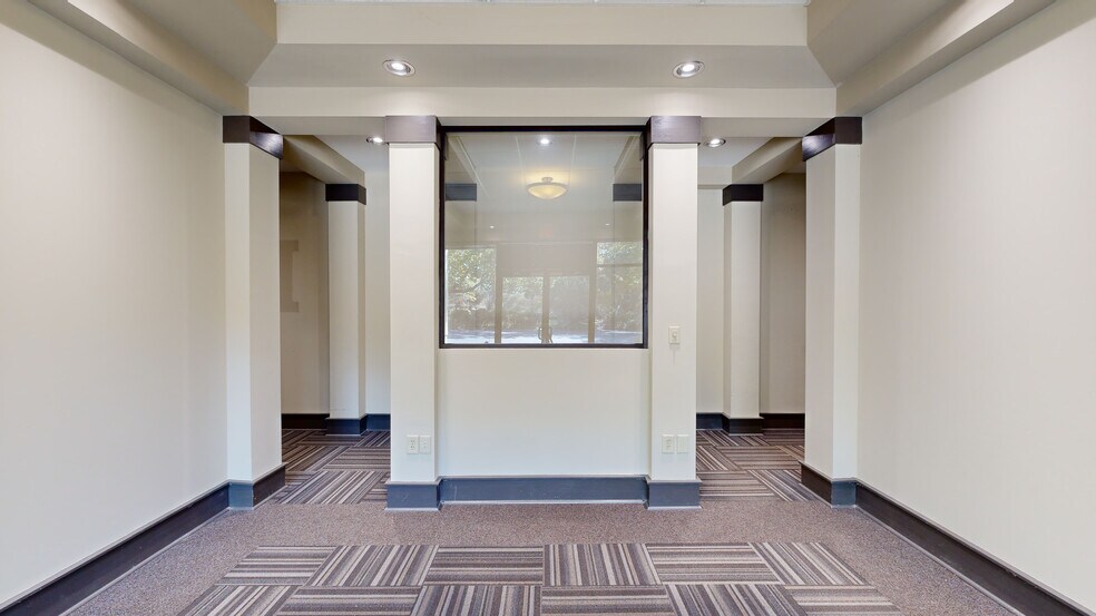 303 Research Dr, Peachtree Corners, GA à louer - Numérisation 3D de Matterport - Image 2 de 43