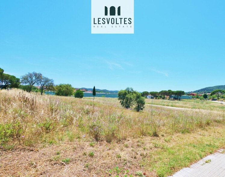 Residencial Mas Borrell portfolio of 5 properties for sale on LoopNet.ca - Building Photo - Image 2 of 4