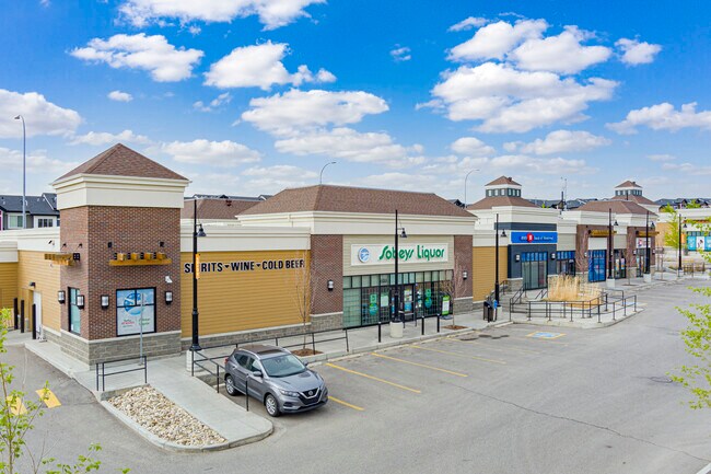 Plus de détails pour 8 Nolan Hill Blvd NW, Calgary, AB - Commerce de détail à louer