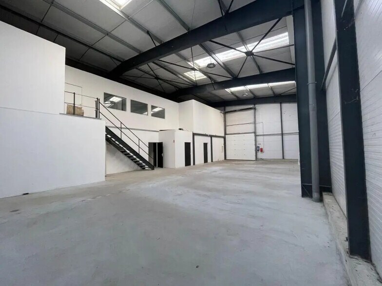 Office in Auray for lease - Building Photo - Image 1 of 10