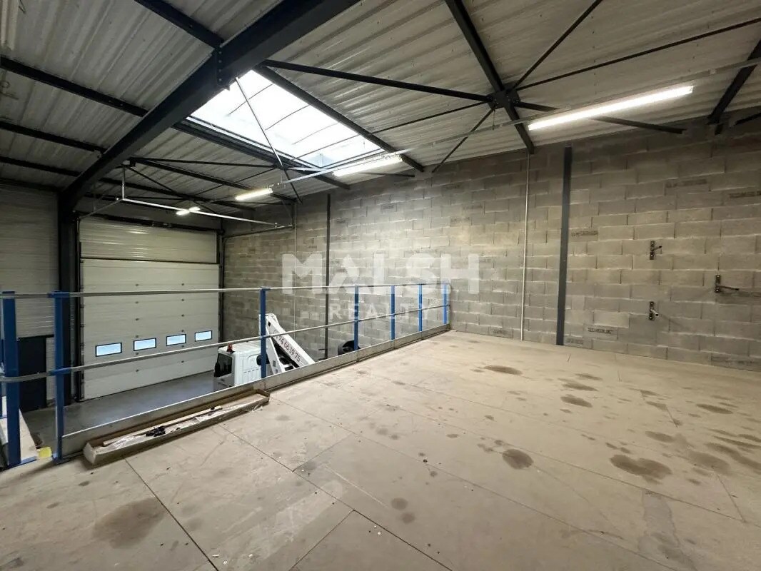 Office in Gleizé for lease Interior Photo- Image 1 of 14