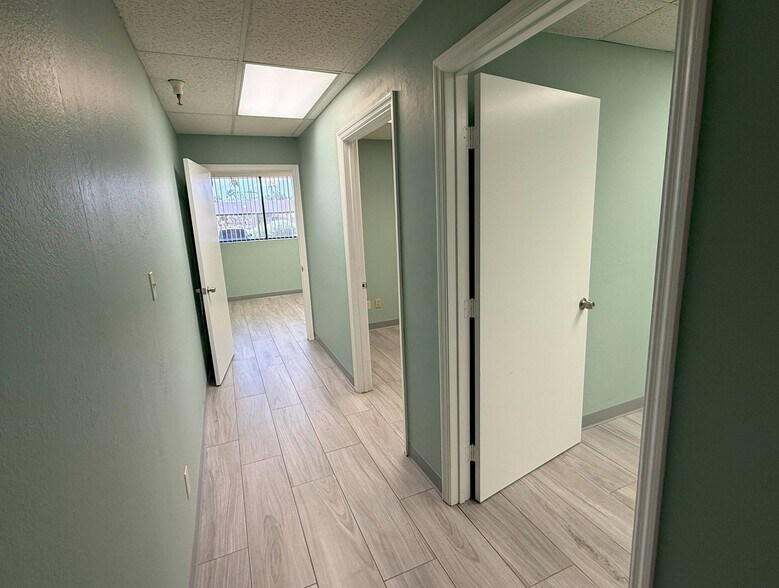 8010 E Morgan Trl, Scottsdale, AZ à louer - Photo du bâtiment - Image 2 de 5
