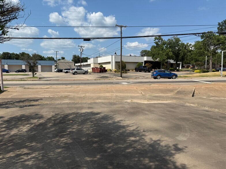 1160 Clarksville st, Paris, TX for sale - Building Photo - Image 2 of 4