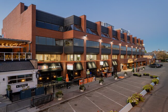 Plus de détails pour 1167 Kensington Cres NW, Calgary, AB - Bureau à louer