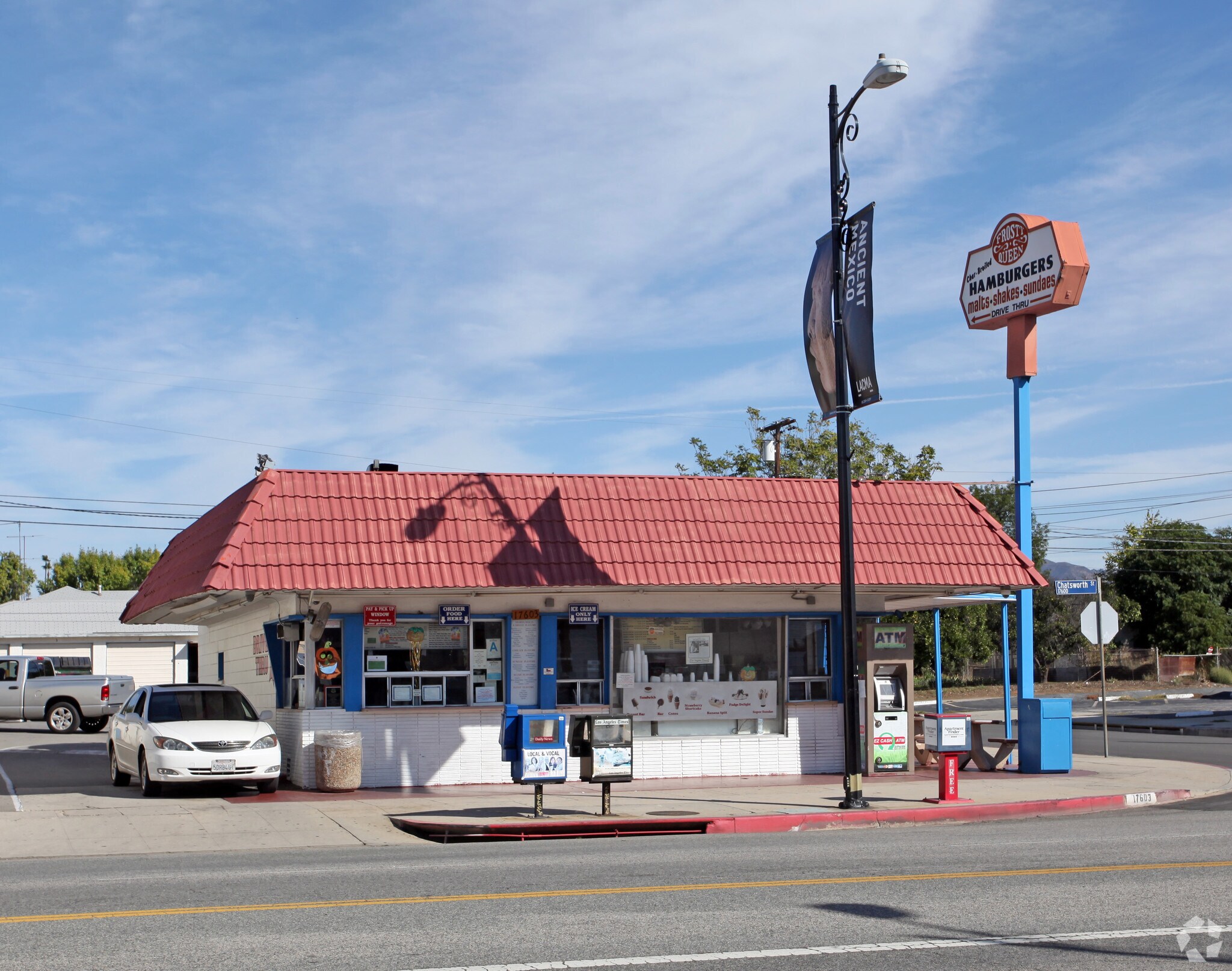 17603 Chatsworth St, Granada Hills, CA à louer Photo principale- Image 1 de 14