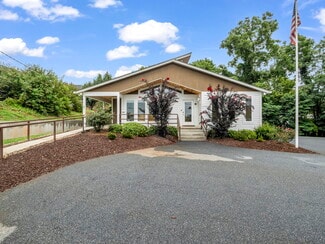 Plus de détails pour 147 E Court St, Rutherfordton, NC - Bureau à vendre