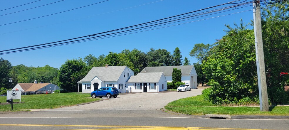 439 Monroe Tpke, Monroe, CT à louer - Photo du bâtiment - Image 2 de 3