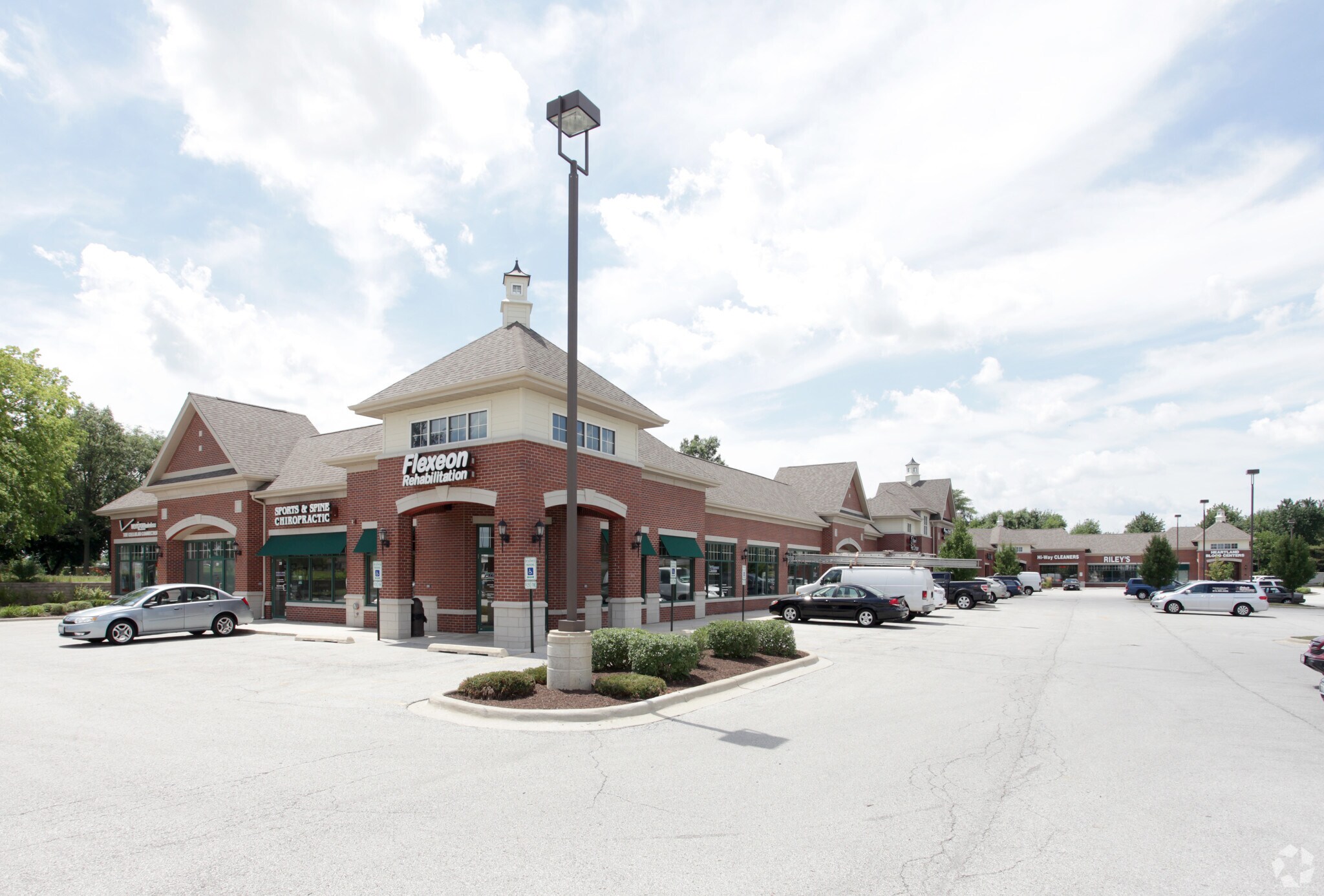 31-103 W Bankview Dr, Frankfort, IL for lease Building Photo- Image 1 of 4