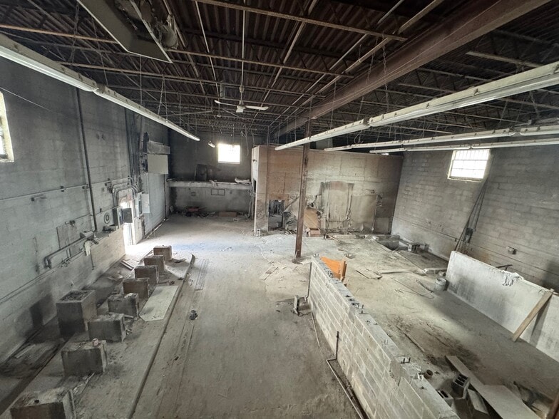 2515 Merrick Rd, Bellmore, NY à vendre - Photo intérieure - Image 3 de 8