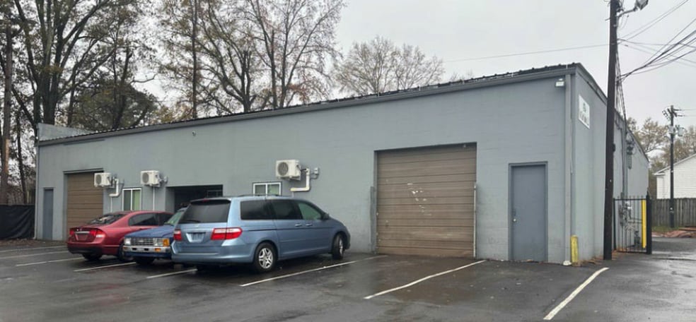 2921-2937 Gibbon Rd, Charlotte, NC for lease - Building Photo - Image 3 of 3