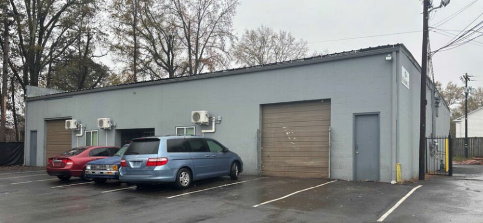 2921-2937 Gibbon Rd, Charlotte, NC à louer - Photo du bâtiment - Image 3 de 3