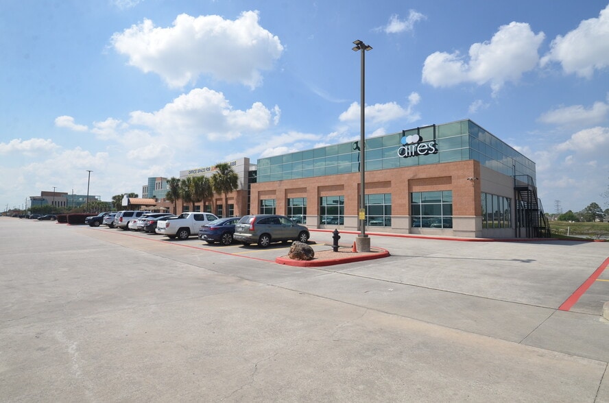 7900 N Sam Houston Pky W, Houston, TX for lease - Building Photo - Image 2 of 72