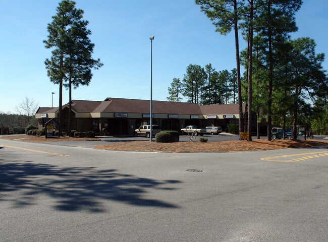 Plus de détails pour 206-216 Commerce Ave, Southern Pines, NC - Commerce de détail à louer