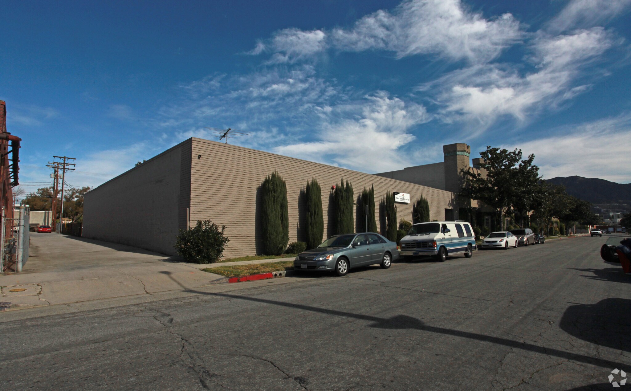 1103 W Isabel St, Burbank, CA for lease Primary Photo- Image 1 of 5