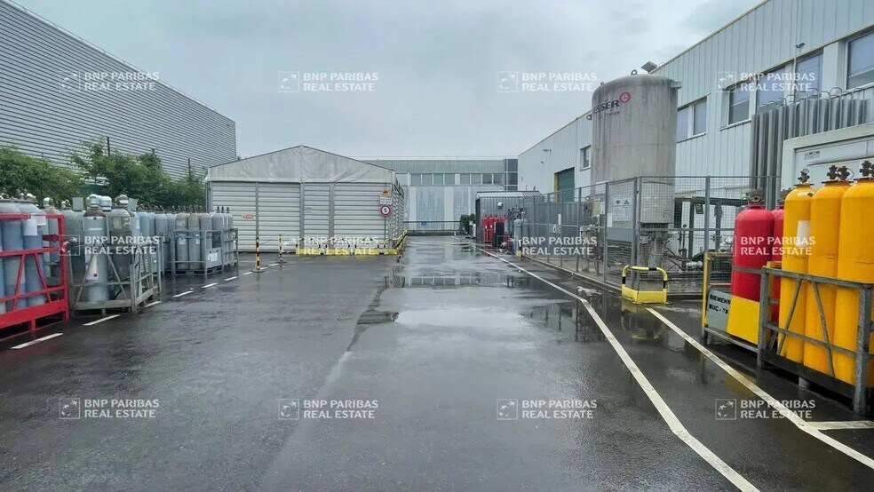 Flex dans Buc à louer - Photo du bâtiment - Image 2 de 9