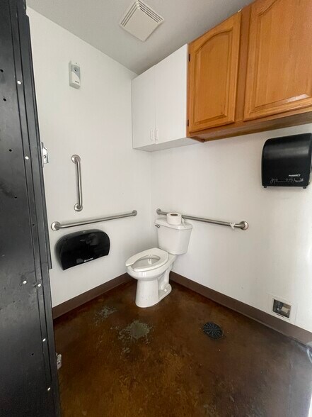 2636 E 11th St, Tulsa, OK à louer - Photo du bâtiment - Image 3 de 27