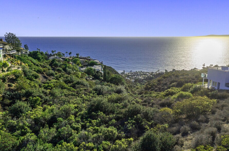 749 Marlin Drive, Laguna Beach, CA à vendre - Photo du bâtiment - Image 2 de 21