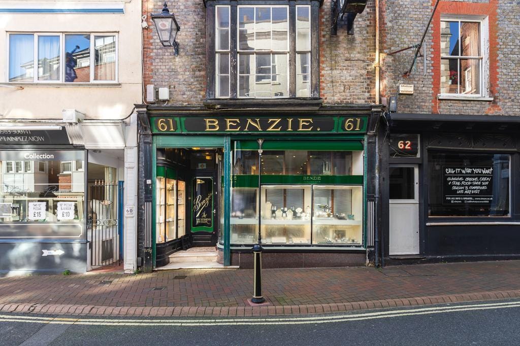 61 High St, Cowes for sale Building Photo- Image 1 of 43