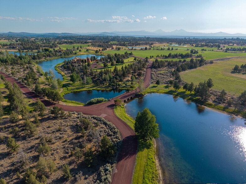 11330 NE Canyons Ranch Dr, Terrebonne, OR for sale - Primary Photo - Image 1 of 39