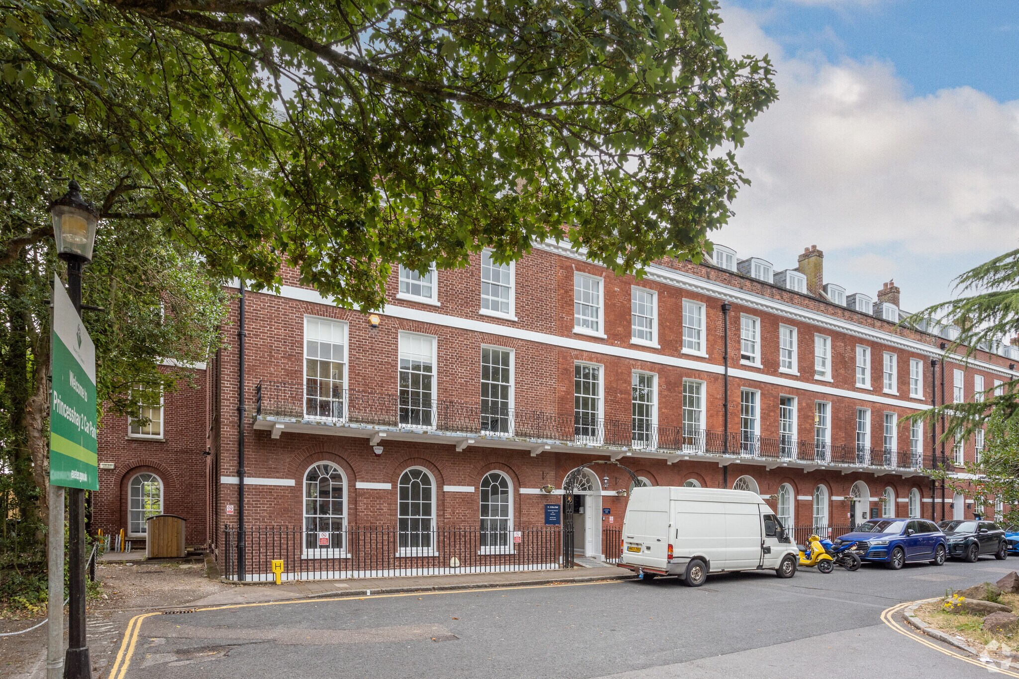 11-15 Dix's Field, Exeter for lease Primary Photo- Image 1 of 17